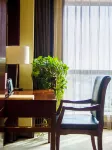 Petroleum Hotel - parking