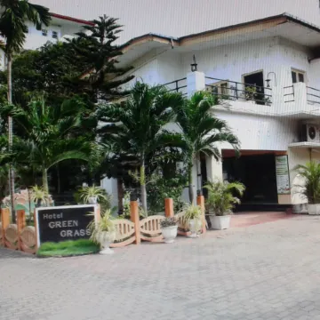 Green Grass Hotel & Restaurant