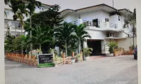 Green Grass Hotel & Restaurant