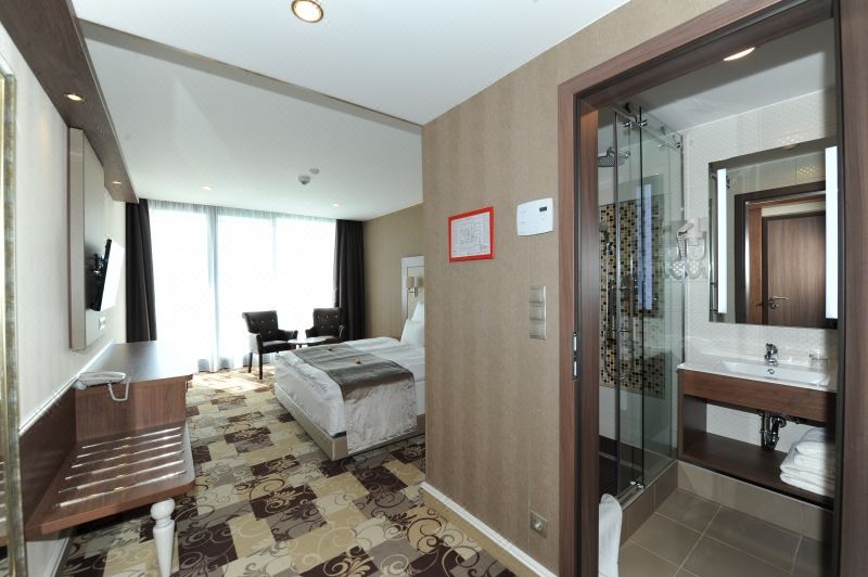 1. Hotel Fü..