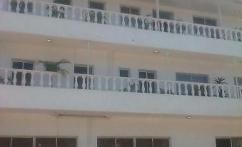 Dlux Hotel - Housity