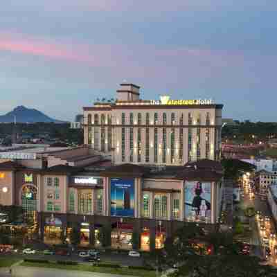 The Waterfront Hotel Kuching Hotel Exterior