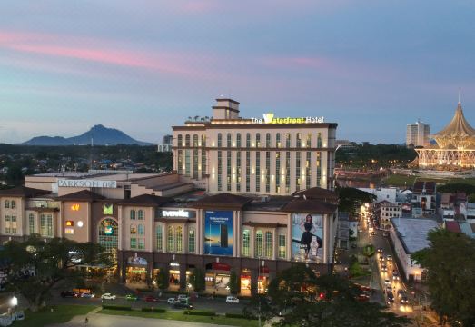 더 워터프런트 호텔 쿠칭