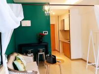 广州花开时艺术主题公寓 - 墨绿欧式艺术大床房