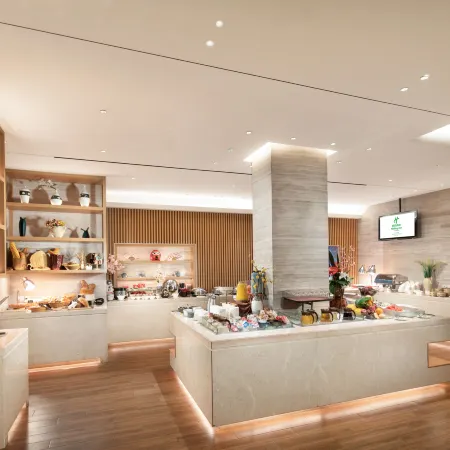 Holiday Inn SHANGHAI HONGQIAO CENTRAL by IHG Отели рядом с достопримечательностью «Чаннин»