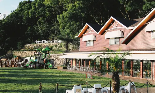 Hey Mi The Family Manor