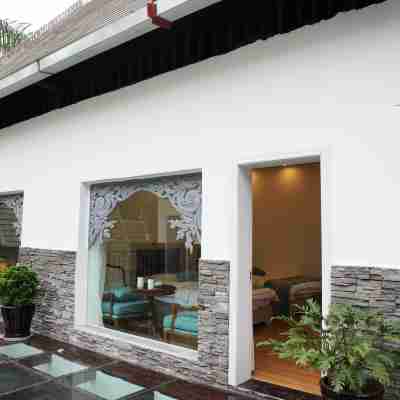 Jinghong Manzhelan Inn Hotel Exterior