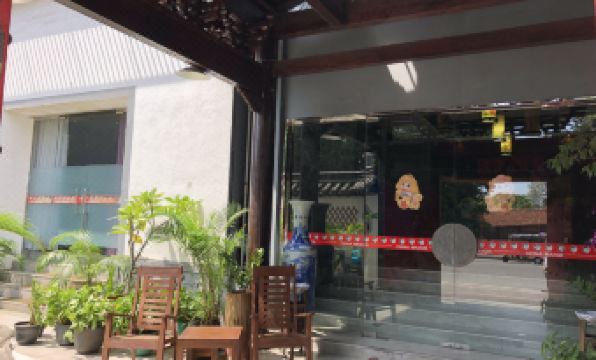 China Manor Hotel & Restaurant