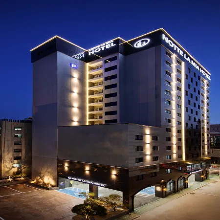 Notte La Mia Hotel Отели рядом с достопримечательностью «Порт Пусан»