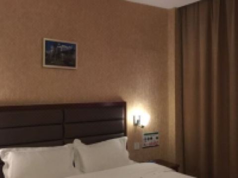 佳泰温泉连锁宾馆(鞍山站前店) - 商务大床房