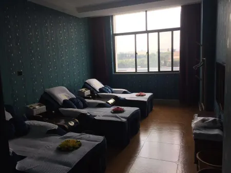 Hongwei Hotel Отели в г. Генма