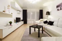 PaulMarie Apartments on Kozhara Hotel dekat Gomel Palace & Park Ensemble