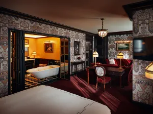 L'Escape Hotel