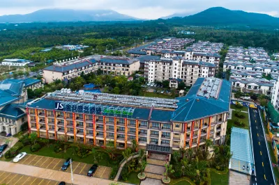 Jinshi Business Hotel (Wangfujing International Duty-Free Port) Hotels near Shenzhou Peninsula Lighthouse