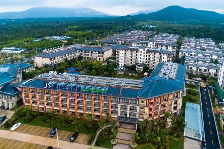 Jinshi Business Hotel (Wangfujing International Duty-Free Port) Отели рядом с достопримечательностью «Zhouzai Island»