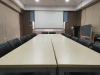 Home Inn Selected (Liaocheng Jinding Shopping Center Dongchang Lake Branch) - parkir