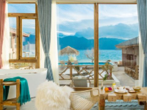 雨筑亲吻泸沽湖客栈 - 私享庭院雪山湖景大床房