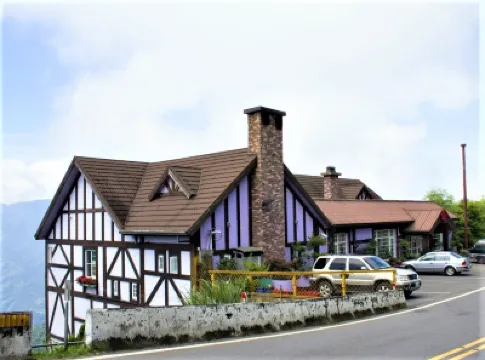 Maple Leaf Holiday Villa Hôtels à proximité de : Cing Jing Beehouse