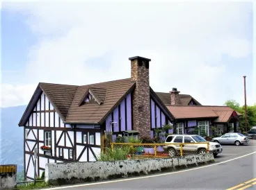 Maple Leaf Holiday Villa