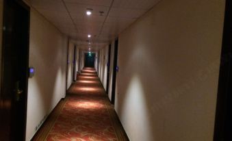 Feiyun Business Hotel