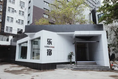 Lesu Art Hotel (Urumqi Wanda Plaza) - Romantic