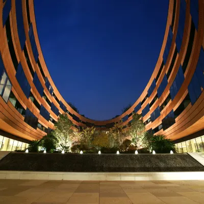 HUALUXE Shanghai Twelve at Hengshan Hôtels à proximité de : Bibliothèque de Shanghai