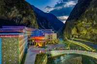 Balagezong Tibetan Ecological Hotel Hotels in Shangri-la Valley National Park