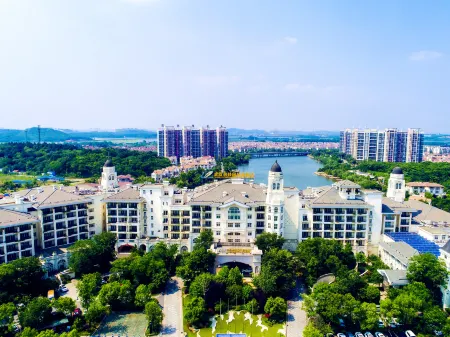 Country Garden Funyard Phoenix Hotel Отели рядом с достопримечательностью «Hubei Land Resources Vocational College»