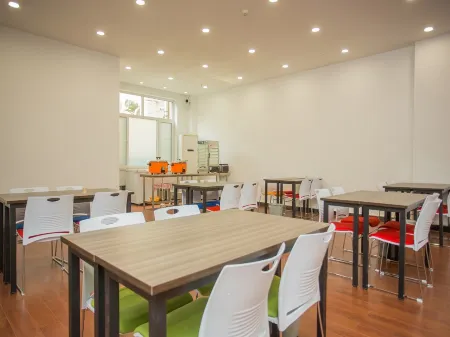 7 Days Premium Hotel (Qianxi County Government) Отели рядом с достопримечательностью «Lixiang Botanical Garden»