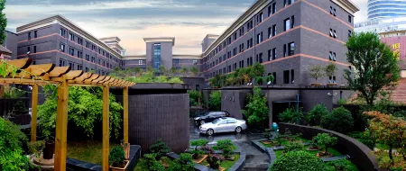 Pengcheng Hotel Отели рядом с достопримечательностью «Hubushan Ancient Architectural Complex»