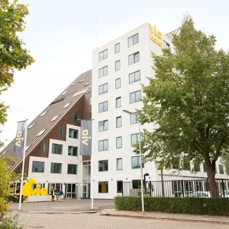 Via Amsterdam Отели рядом с достопримечательностью «Зяудост»