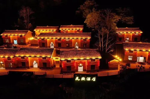 Cotton Tiankeng Hotel