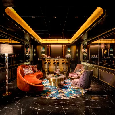 Art Paradiso, Paradise City Hotel berhampiran Stesen Yongyu