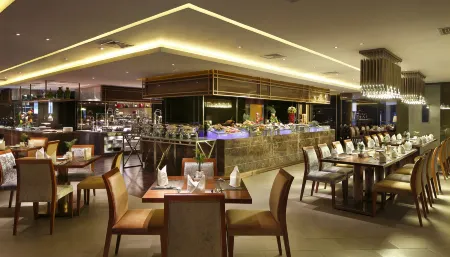 Holiday Inn Kunming City Centre Отели рядом с достопримечательностью «Southwest Forestry University Bailong Campus»