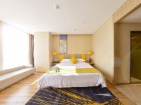 都匀途家斯维登度假公寓(万达广场) - 黄色系高级大床房