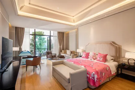 Donghai Xianhucheng Huanglong Hotel