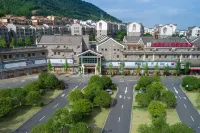 資興奇石文化酒店（東江湖景區店） - 停車場