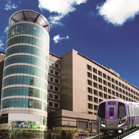 Fullon Hotel Taoyuan Airport Access MRT A8 Отели рядом с достопримечательностью «Станция метро Danfeng»