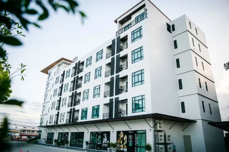 Triple Z Hotel Отели рядом с достопримечательностью «Hua Hin Clock Tower»