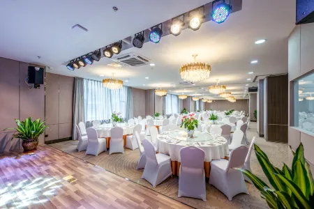 Guiyang Wufang Zhixuan Hotel Отели рядом с достопримечательностью «Dashizi Square»