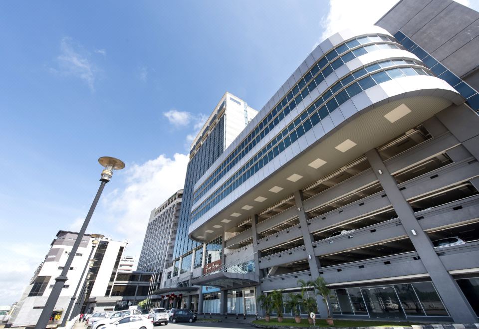 일과를 마치고 가볍게 운동하며 피로를 풀 수 있는 피트니스 센터