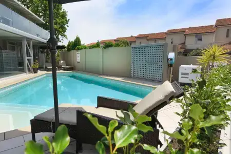 Tides Hotel Отели рядом с достопримечательностью «Tahunanui Beach»