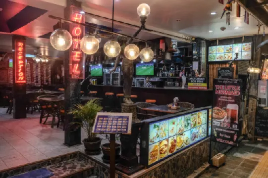 เดอะ ลิตเติ้ล เมอร์เมด เกสท์เฮาส์ แอนด์ เรสเตอรองท์ โรงแรมใกล้Nook Dee