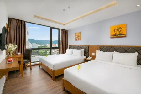 La Beach Hotel