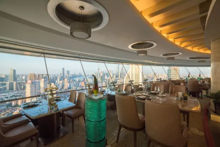 Radisson Blu Hotel Shanghai New World Отели рядом с достопримечательностью «Huangpu Workers' Gymnasium»