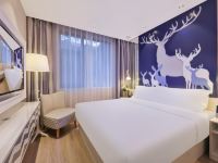 桔子酒店(北京天坛东门店) - 森林狂欢豪华大床房