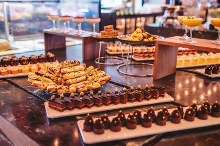 Four Points by Sheraton Jiaxing Отели в г. Цзясин