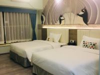 燕蜗酒店式公寓(广州融创文旅城店) - 龙猫企鹅双床房