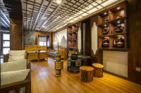 Daocheng Yading Sangjie Linka Luxury Homestay