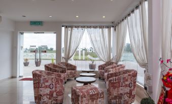 Super OYO 756 Muar City Hotel